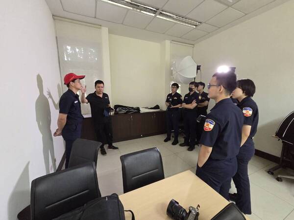 講解自然光及閃光燈運用