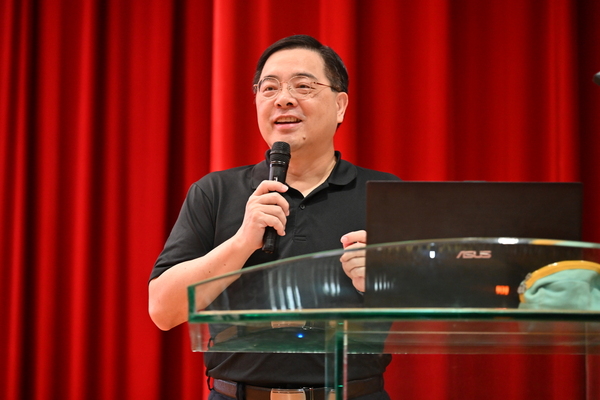 科驗室楊基成主任致詞